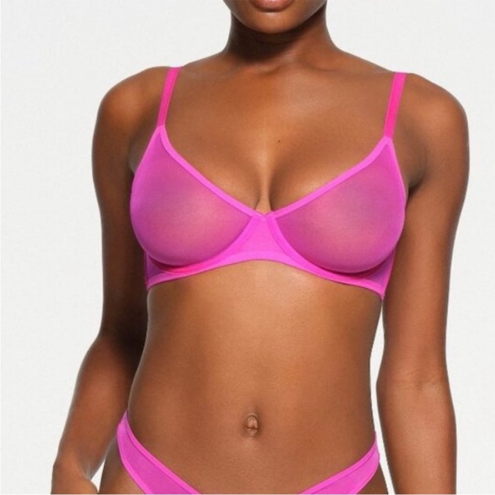 42DD Skims Fuschia Ultra Fine Mesh
RARE Bra EUC - Picture 2 of 9